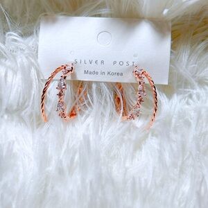 Brand new earring imported from Korea